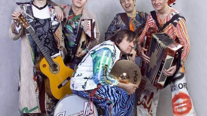 "Живые"