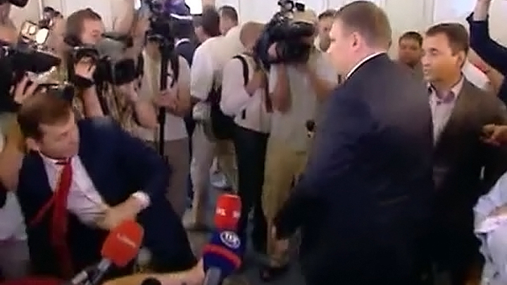 Депутат Коломойского избил в Раде Ляшко, кричавшего: "На Донбасс, ловить Беса!"