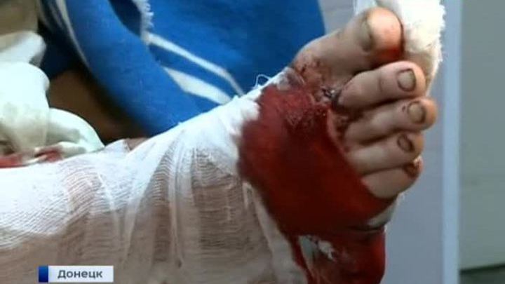 На школьном стадионе в Донецке взорвался снаряд. Есть погибшие
