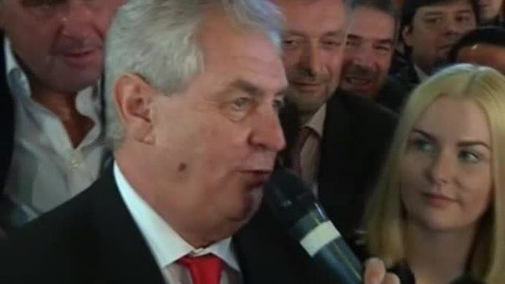 На школьном стадионе в Донецке взорвался снаряд. Есть погибшие