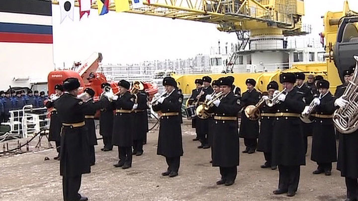 ВМФ России передали два новых морских плавучих крана