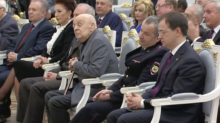 Пугачева, Пахмутова, Броневой: президент наградил самых достойных