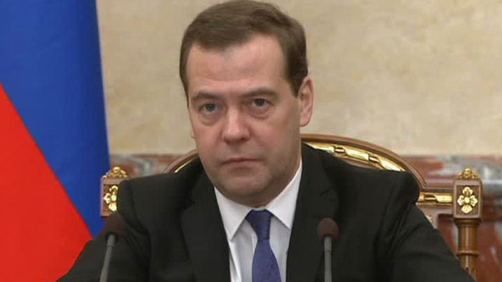 Медведев: правительству нельзя расслабляться даже в новогодние праздники