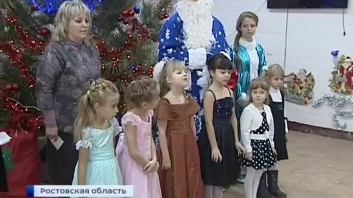 В плену снегопада: в центре России разгребают сугробы и стоят в пробках