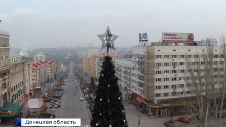 В плену снегопада: в центре России разгребают сугробы и стоят в пробках