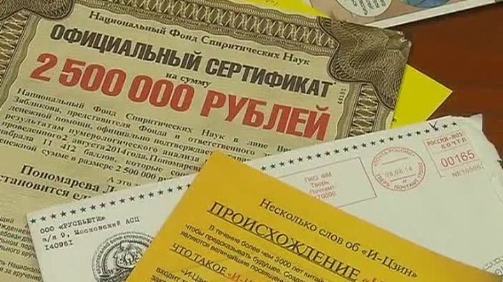В плену снегопада: в центре России разгребают сугробы и стоят в пробках