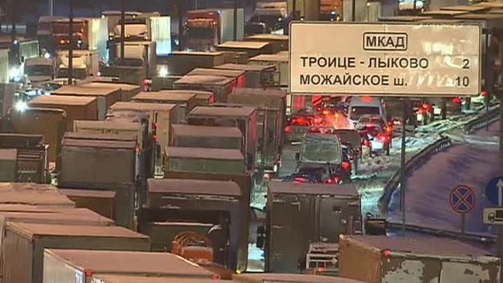 Москва приходит в себя после сильного снегопада