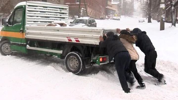 Снегопад превратил Воронеж в сугроб