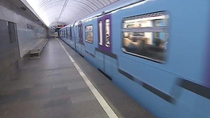 На "серой" ветке метро появились "сквозные" поезда