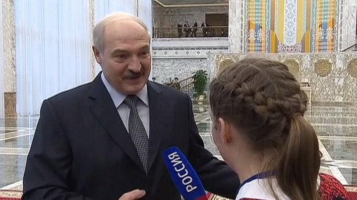Лукашенко о бессонной минской ночи: кофе пили ведрами, спиртное не пили