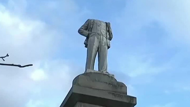 На Украине снесены еще пять памятников Ленину