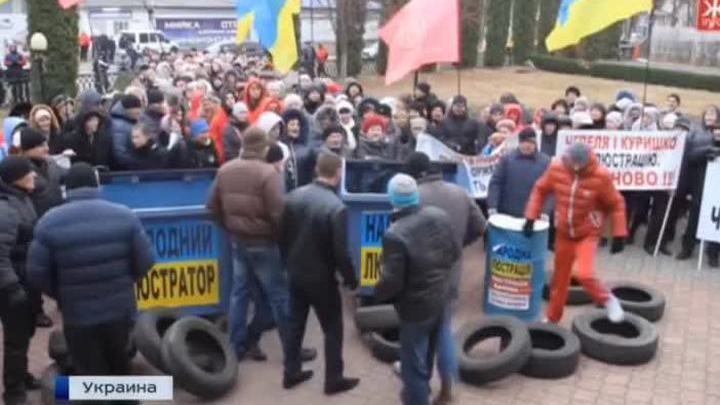 "Подарки" по-киевски: отступая, силовики бросили боеприпасы и заминированные трупы