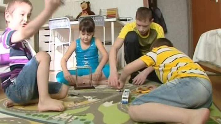 Сироты со сложными диагнозами обретают семьи в Москве