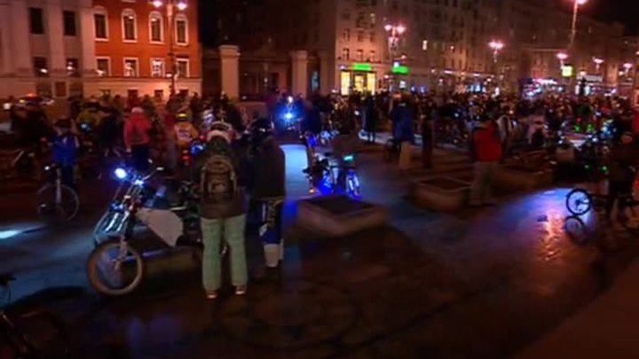 Участников акции "Час Земли" в Москве стало вдвое больше