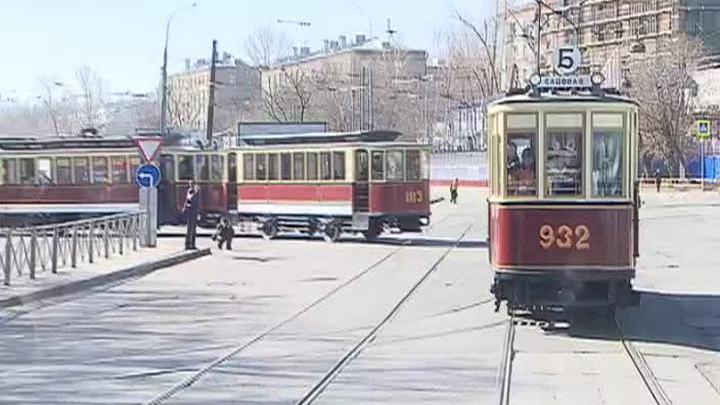 Раритетная конка XIX века возглавила столичный парад ретротрамваев