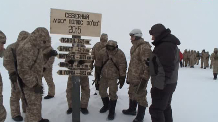 Таджикские десантники замерзли на Северном полюсе