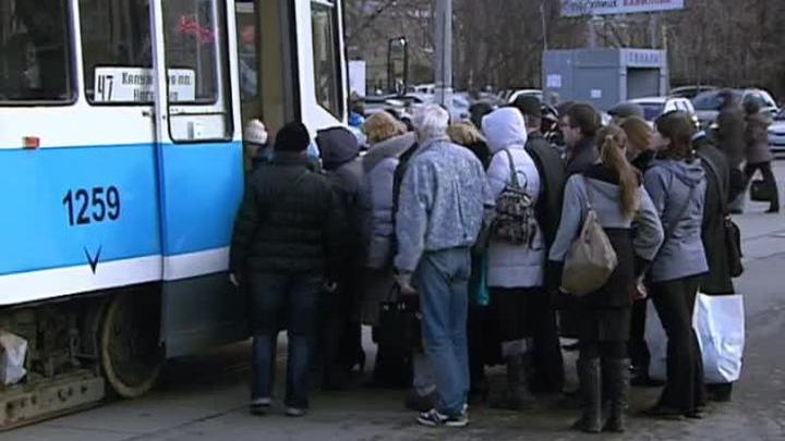 До конца года весь наземный транспорт Москвы перейдет на бесконтактную систему оплаты проезда