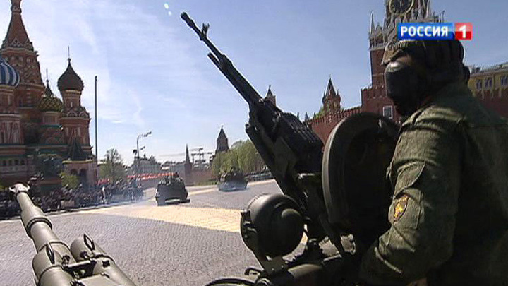 Генеральная репетиция Парада Победы: 200 единиц боевой техники на земле и 140 - в небе