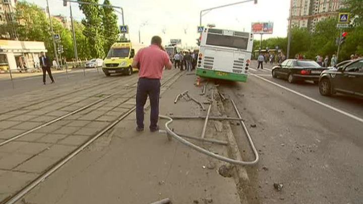 Водитель автобуса, врезавшегося в людей в Москве, мог заснуть за рулем
