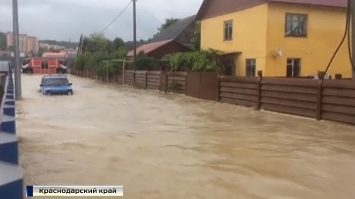 Потоп на курорте: воздушная гавань Сочи стала бухтой