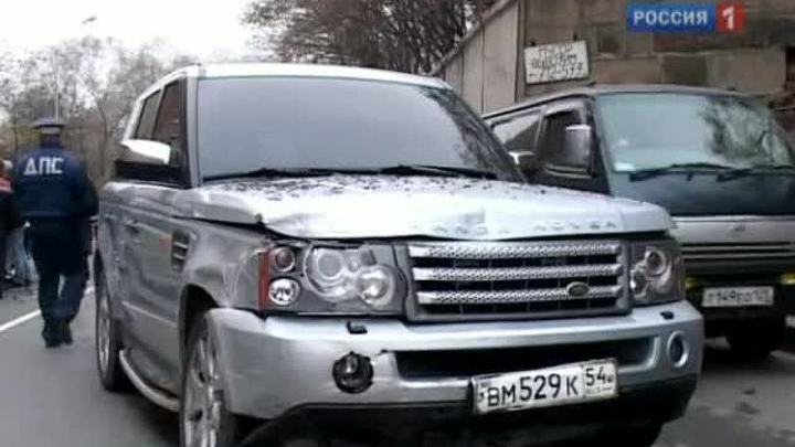 Полицейский устроил массовое ДТП