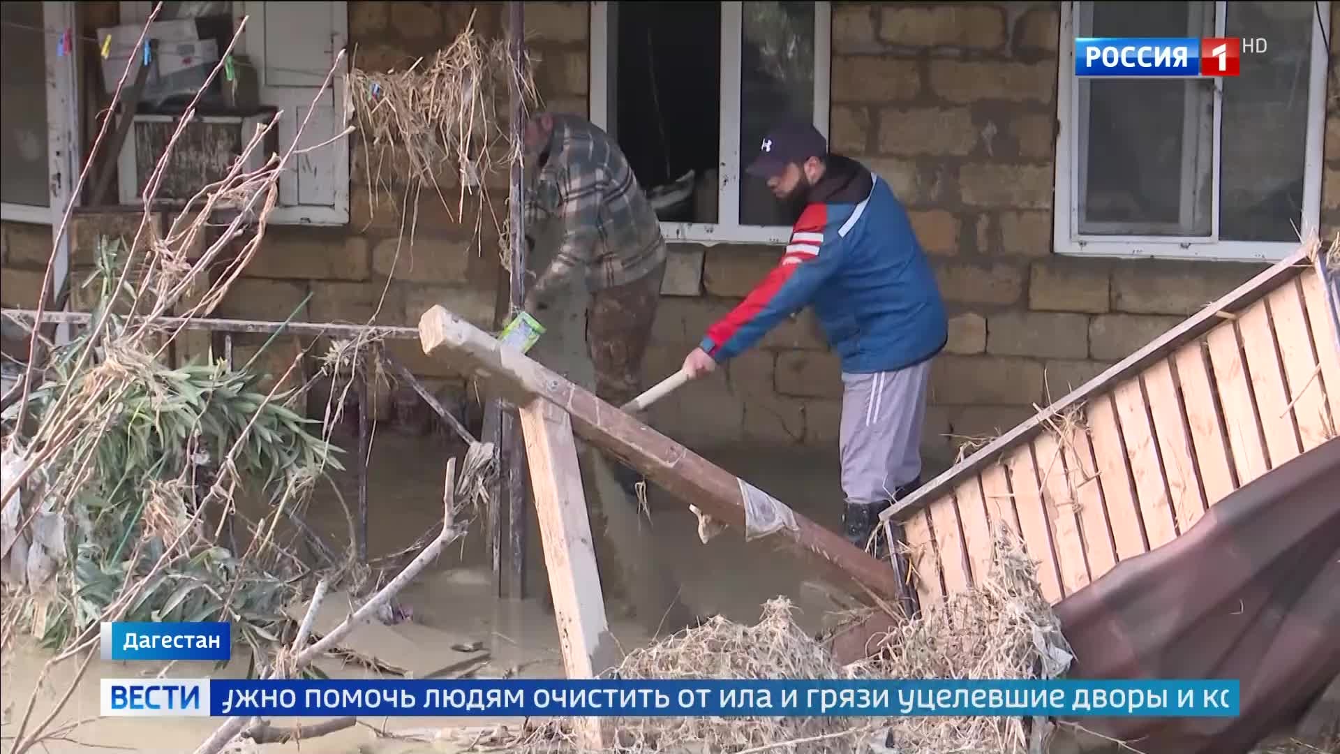 В Дагестане: Волонтеры спасают Мамедкалу после наводнения