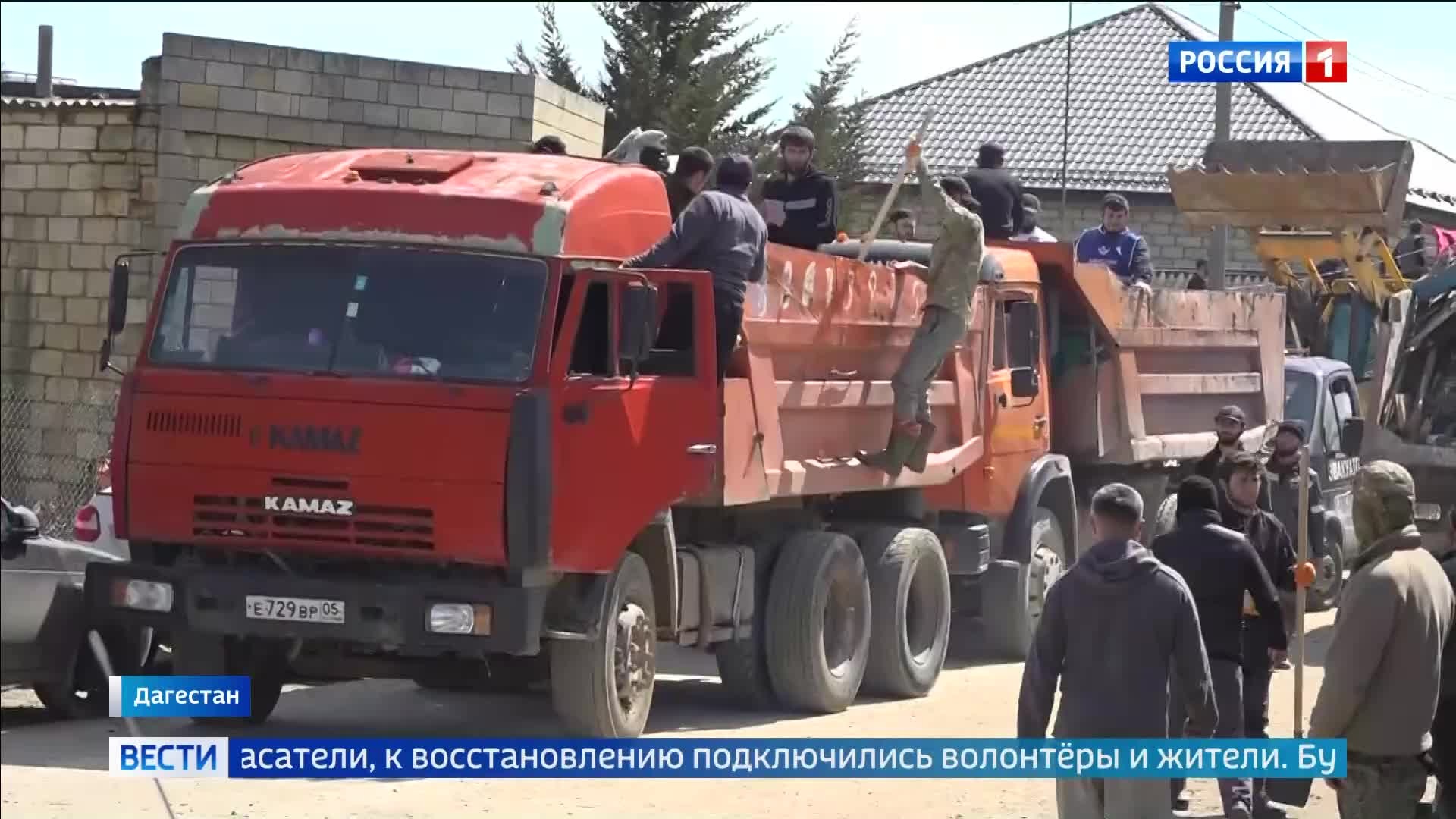 В Дагестане восстанавливают Мамедкала: волонтеры помогают после наводнения