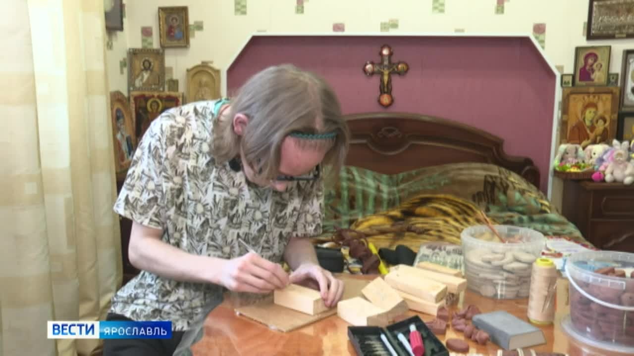 Юный ярославец Арсений Опарин создает удивительные вещи из дерева и глины