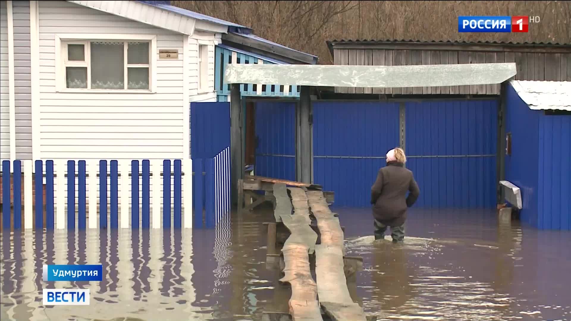Расчистка дорог в Дагестане открывает доступ в Куруш после обрушения крыши школы