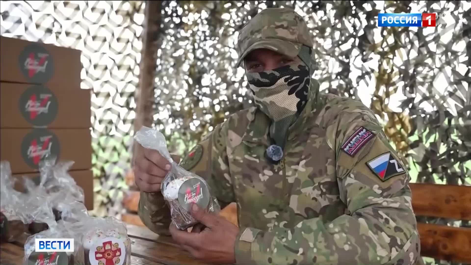 Волонтеры и монастыри: 8 тысяч куличей для бойцов и жителей на передовой

---

"Развод мостов в Петербурге: начало сезона на Неве" 

(Выбрано первое, так как оно соответствует основному содержанию новости.)
