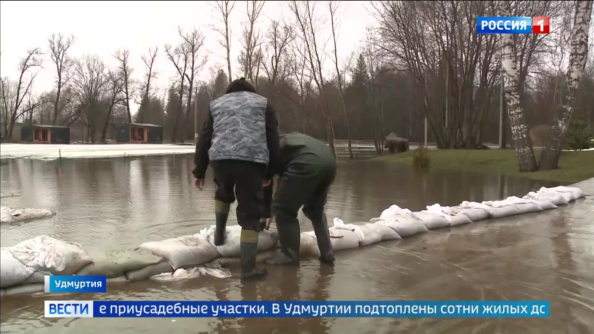 Половодье затопило Нижегородскую область и Удмуртию, в Крыму штормовое предупреждение