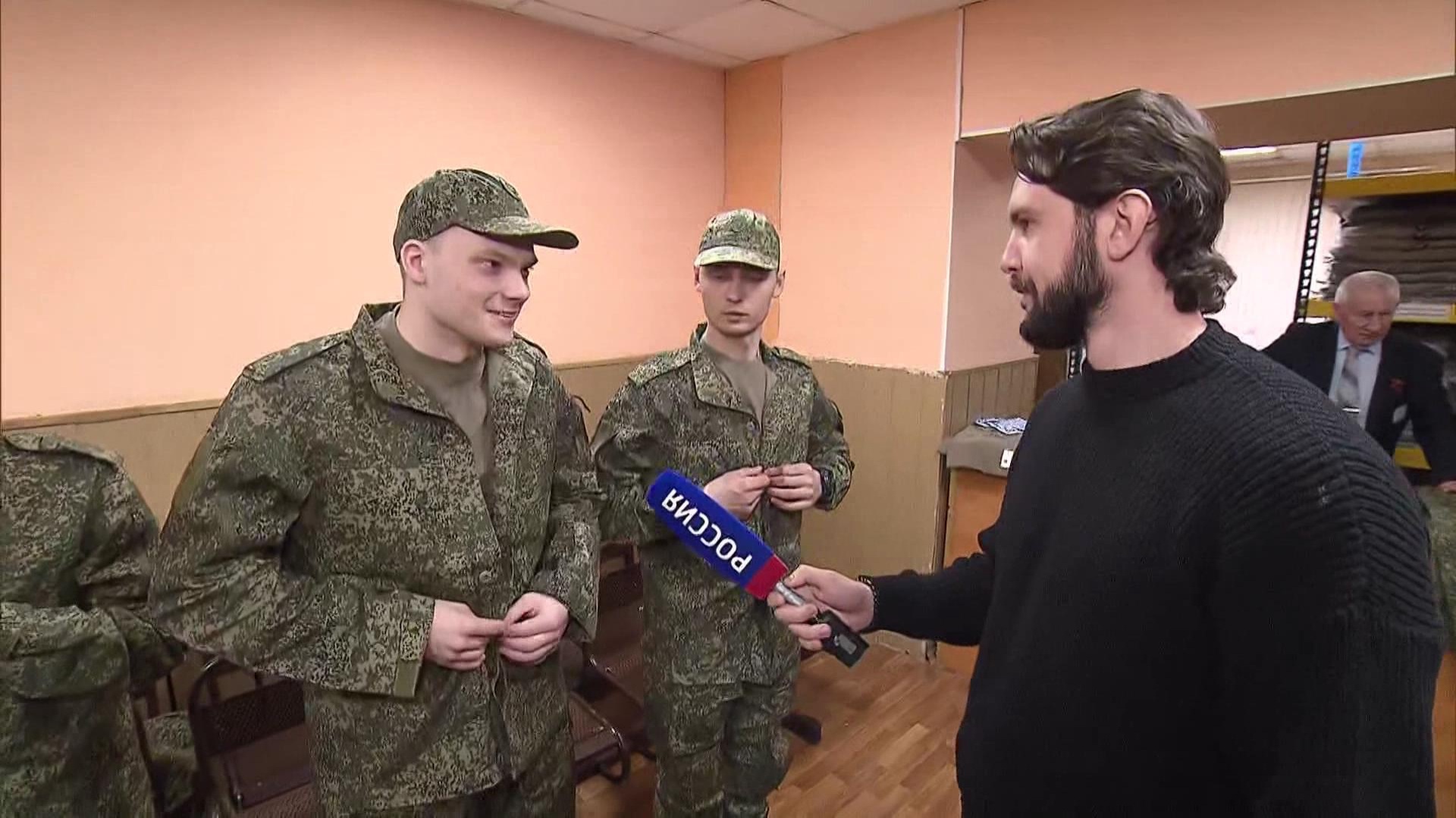 Первые эшелоны: в России началась отправка новобранцев весеннего призыва