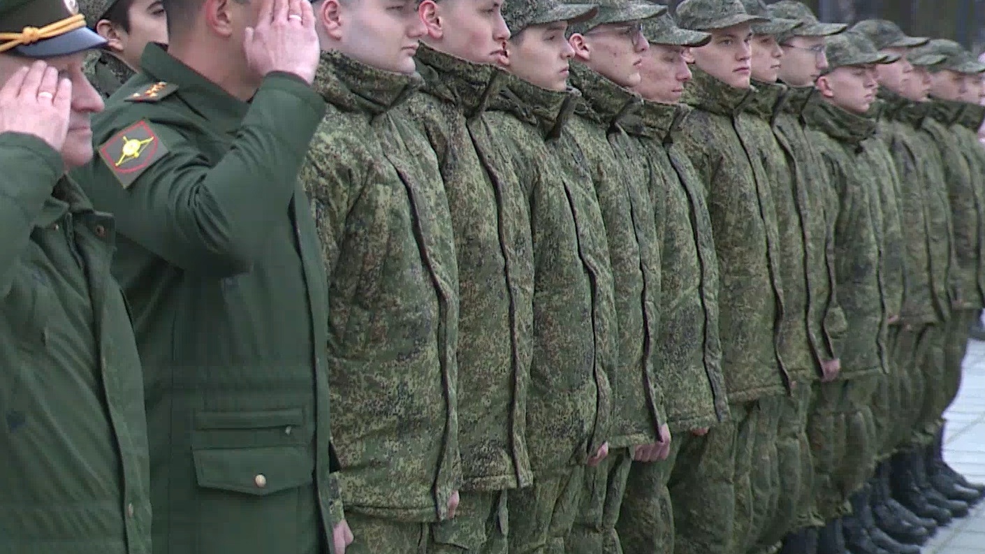 28 новобранцев первыми отправились из Йошкар-Олы на службу в армию