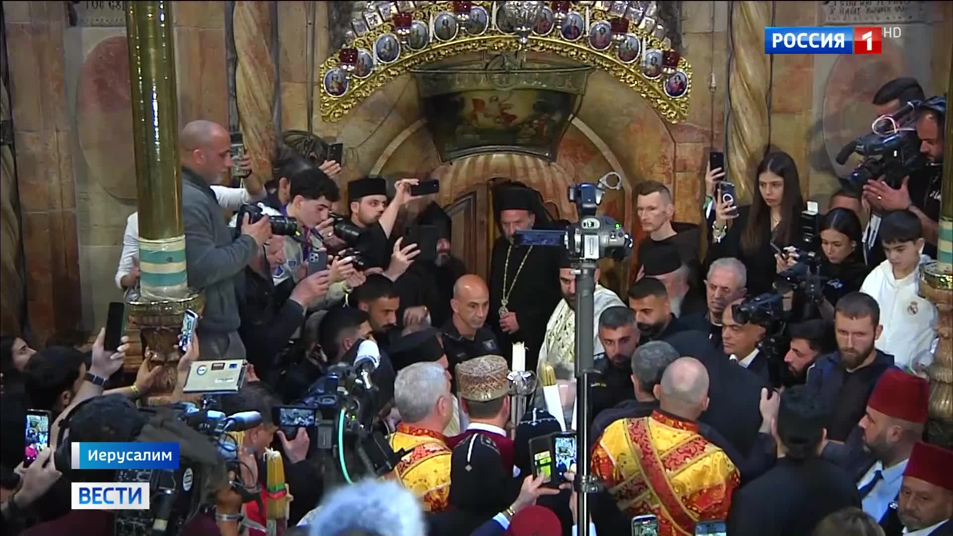 "Благодатный огонь прибыл в Россию: традиция продолжается в Пасхальную ночь"