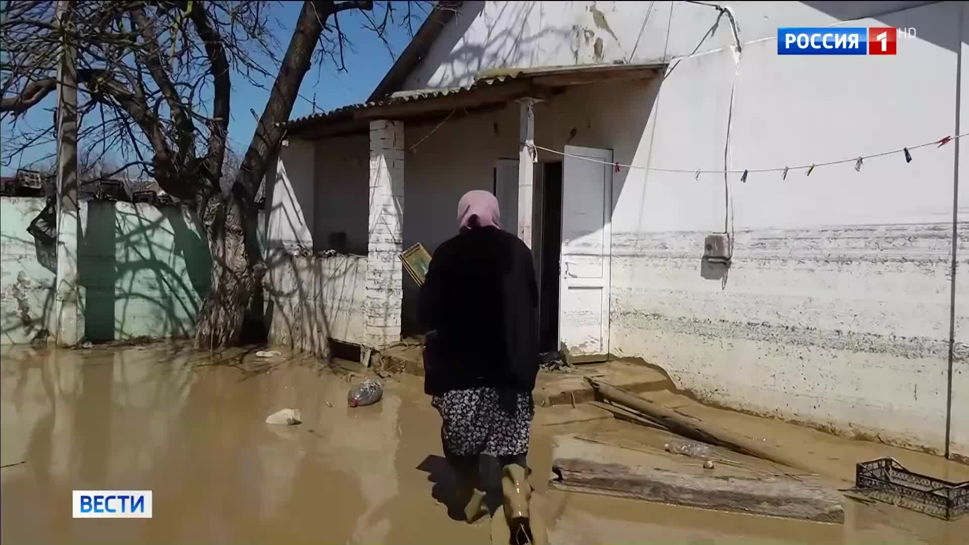 "Жители Чечни подали более 12 тысяч заявлений на возмещение ущерба после наводнения"

"В Дагестане принимают 20 тысяч заявлений на восстановление после наводнения"