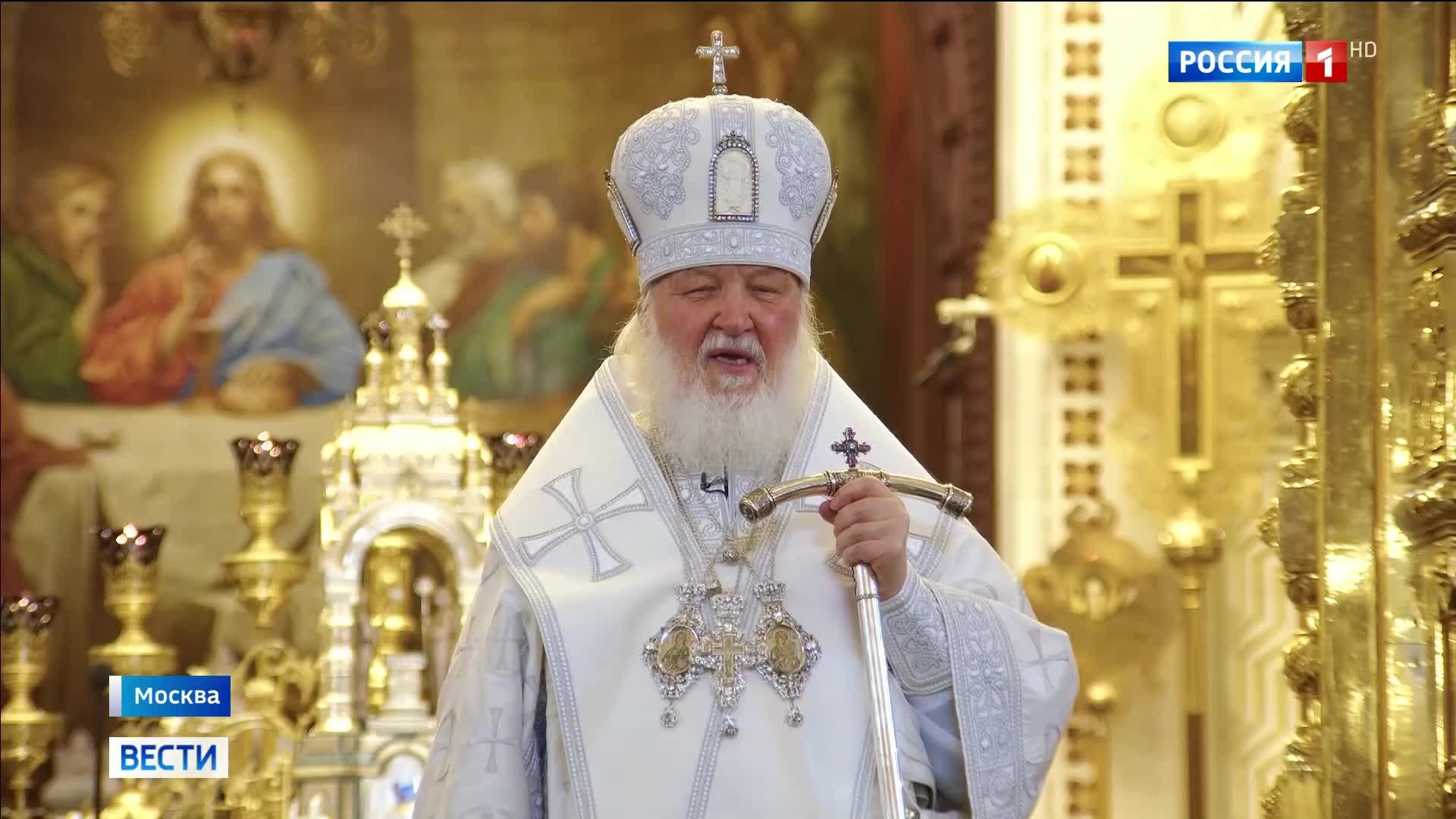 Патриарх Кирилл провёл литургию в Храме Христа Спасителя в Великую субботу.