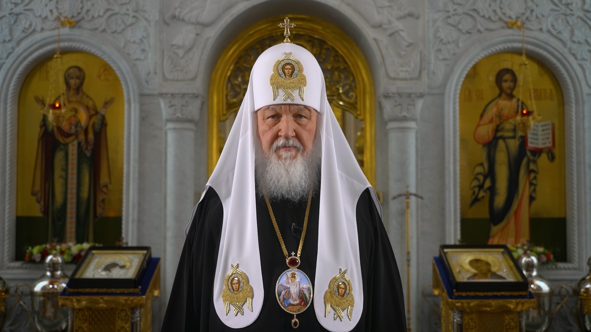 Пасхальная радость: Патриарх Кирилл поздравил верующих со Светлым Христовым Воскресением
