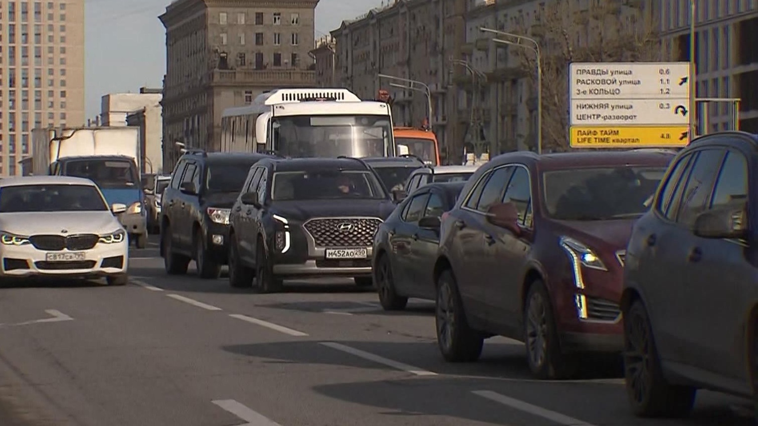 Утро в Москве начинается с пробок
