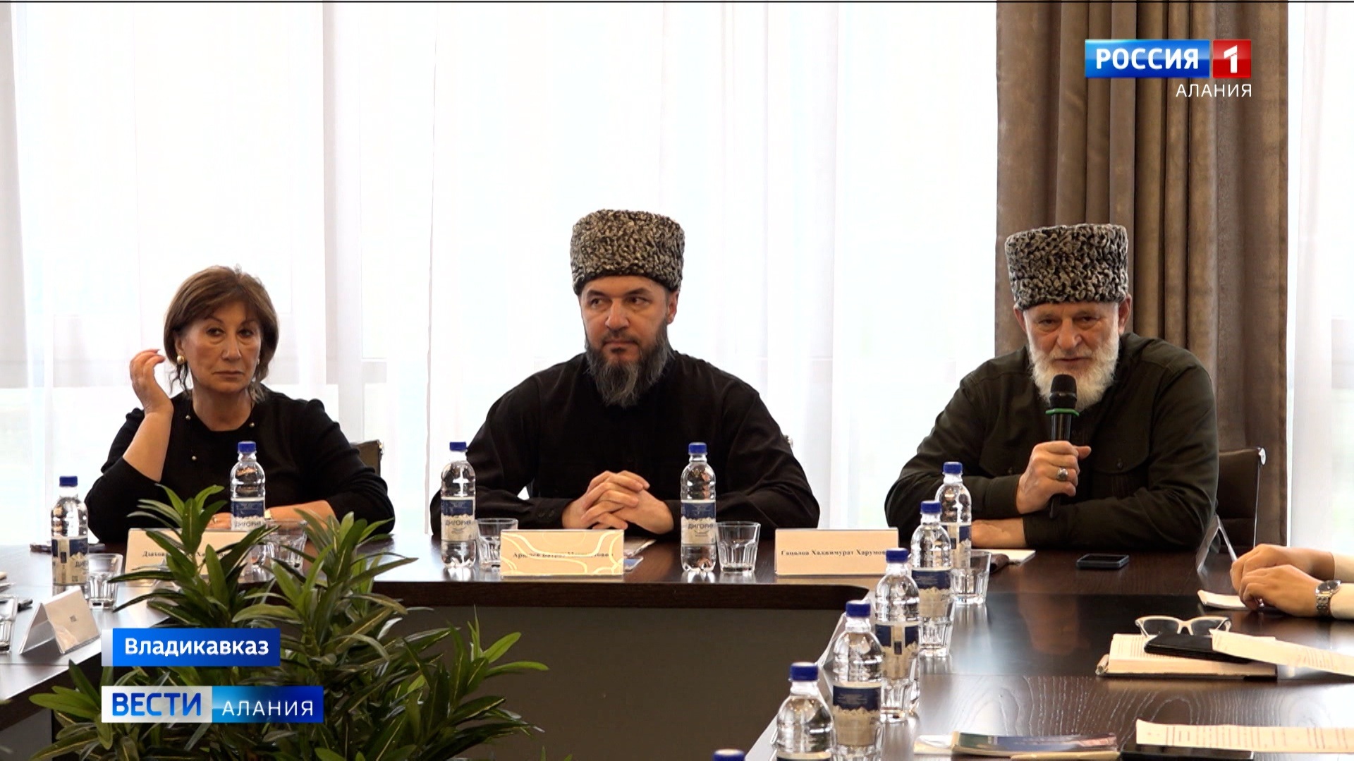 Во Владикавказе прошел круглый стол, посвященный укреплению межэтнических и государственно-религиозных отношений