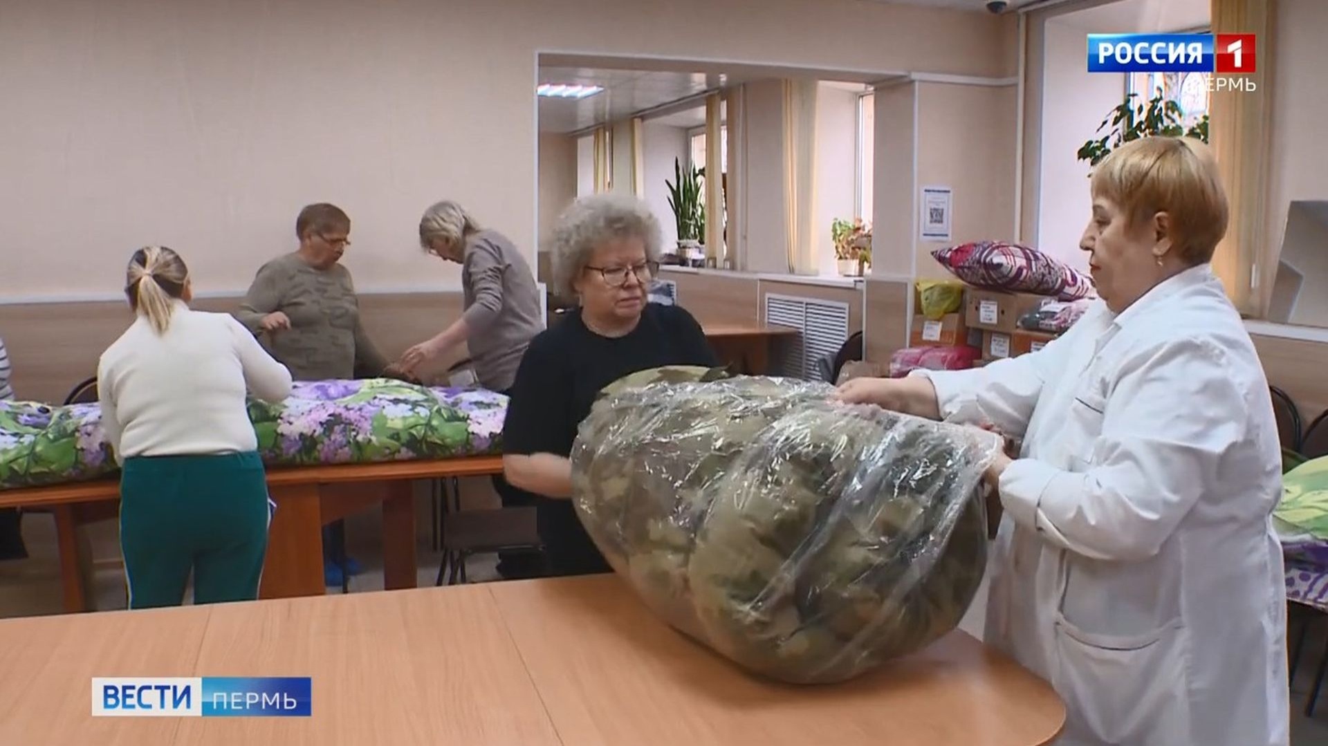 В Перми волонтёры шьют матрасы для бойцов на передовой