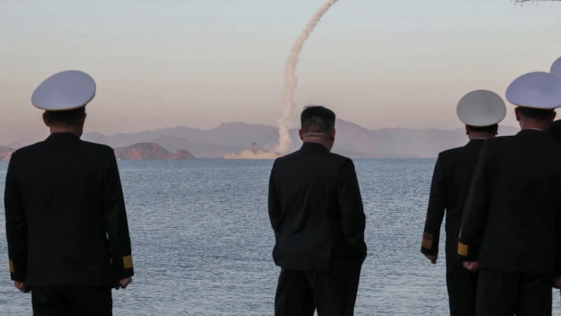 Курс на сдерживание: Ким Чен Ын лично проконтролировал ракетные пуски с нового эсминца