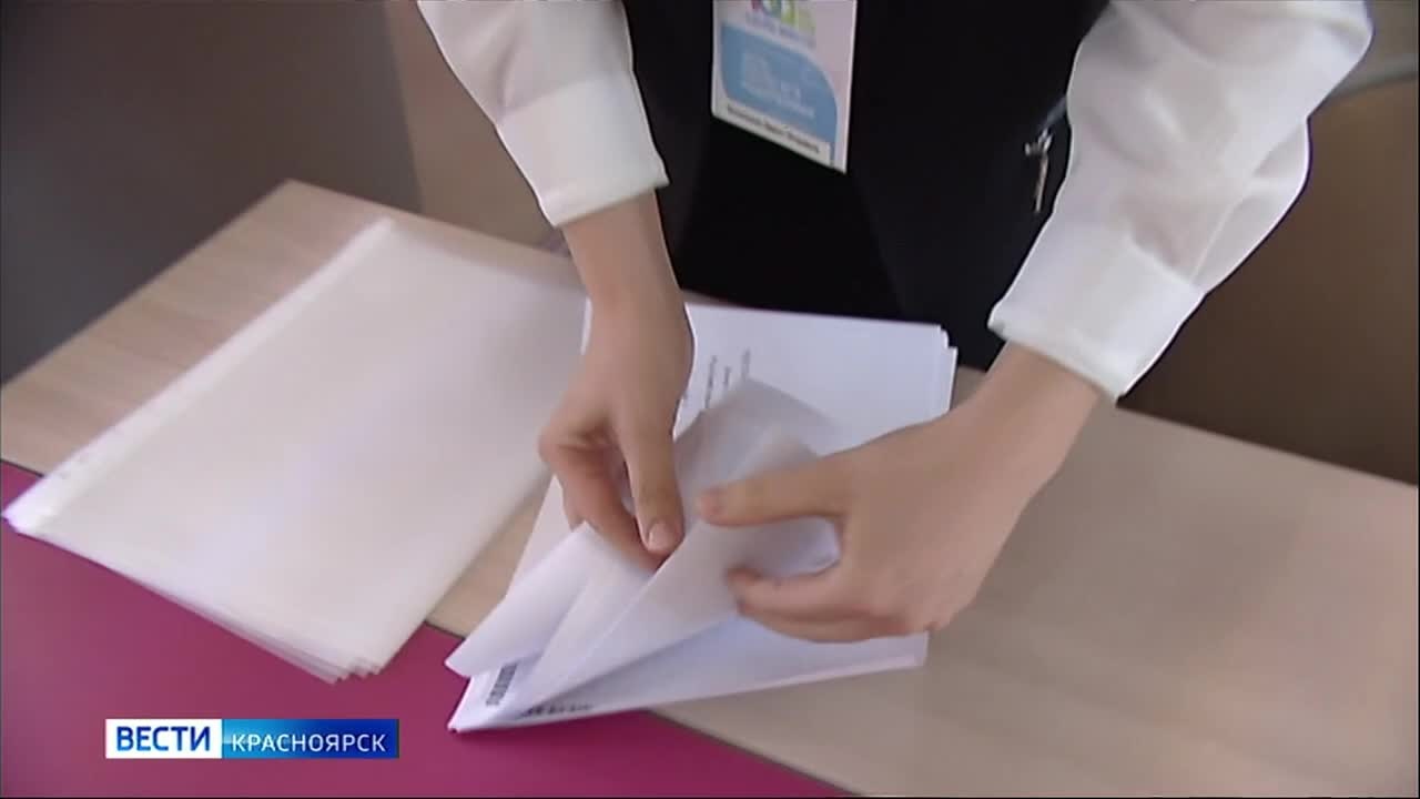 В Красноярске родители будущих выпускников сдают единый государственный экзамен по русскому языку