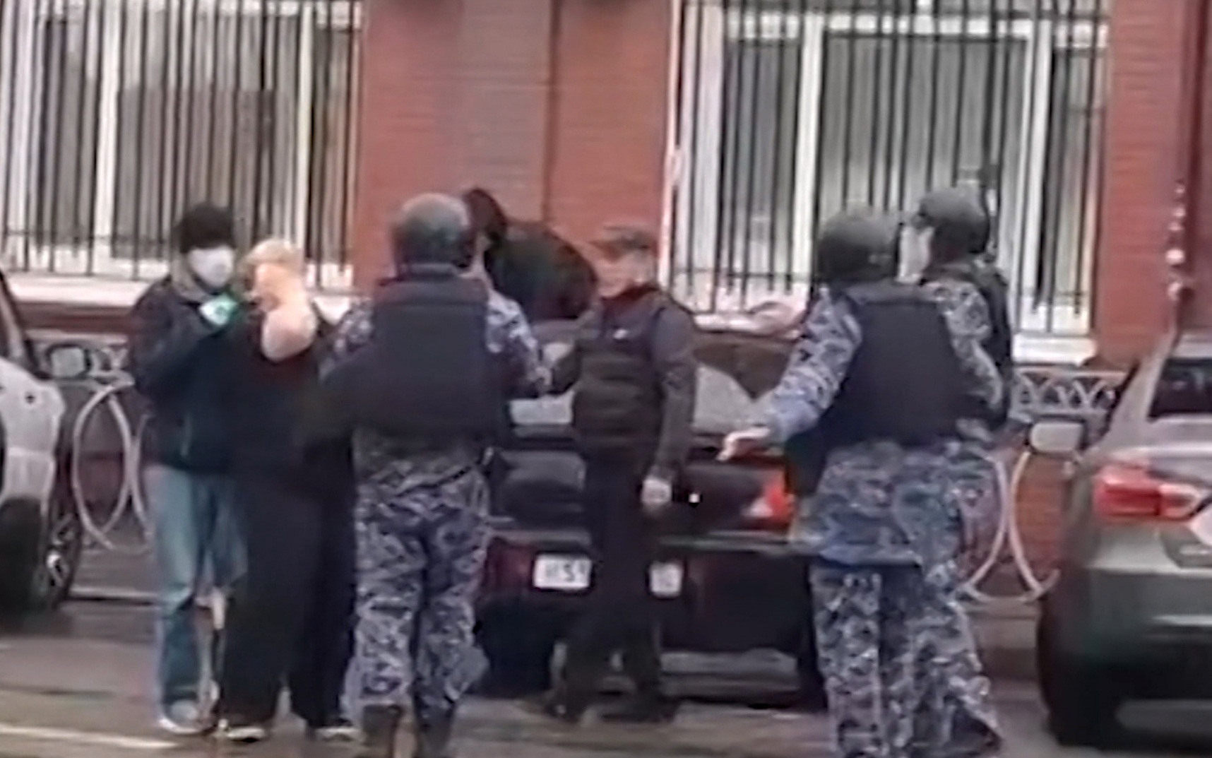 Во Владикавказе силовики обезвредили разъяренного лудомана