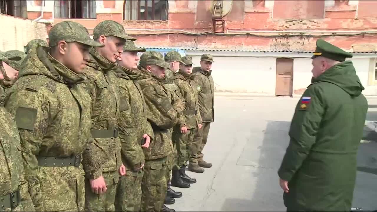 Первая в этом году группа призывников отправилась из Тюменской области на срочную службу