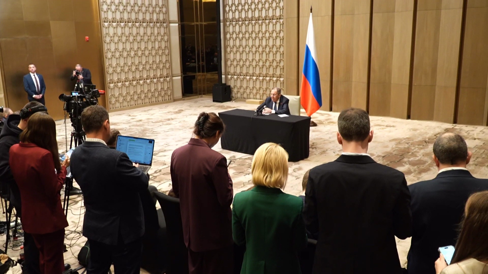 Лавров подчеркнул стабильность российско-китайских отношений в условиях мировых потрясений.