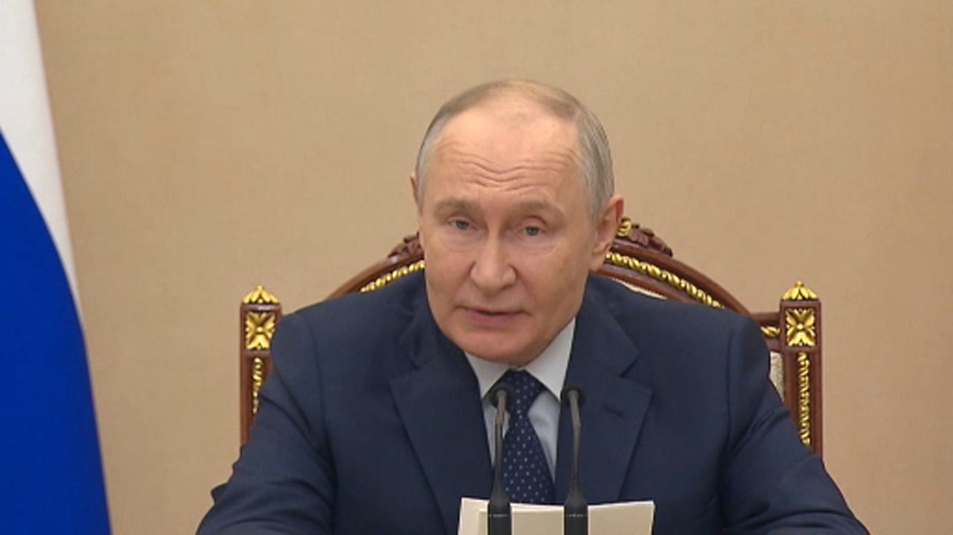 Снижение ВВП в России: Путин требует мер по восстановлению роста