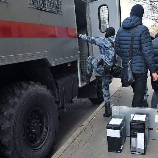 Что привело к обыскам в RC Group - мошенничество или задержка зарплаты?