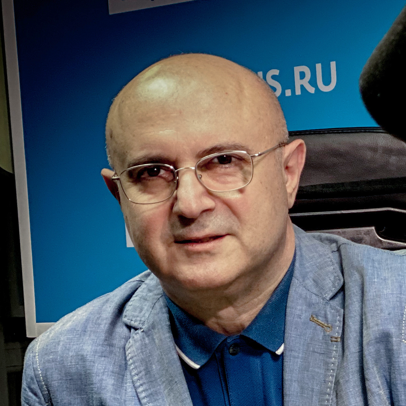 За кадром