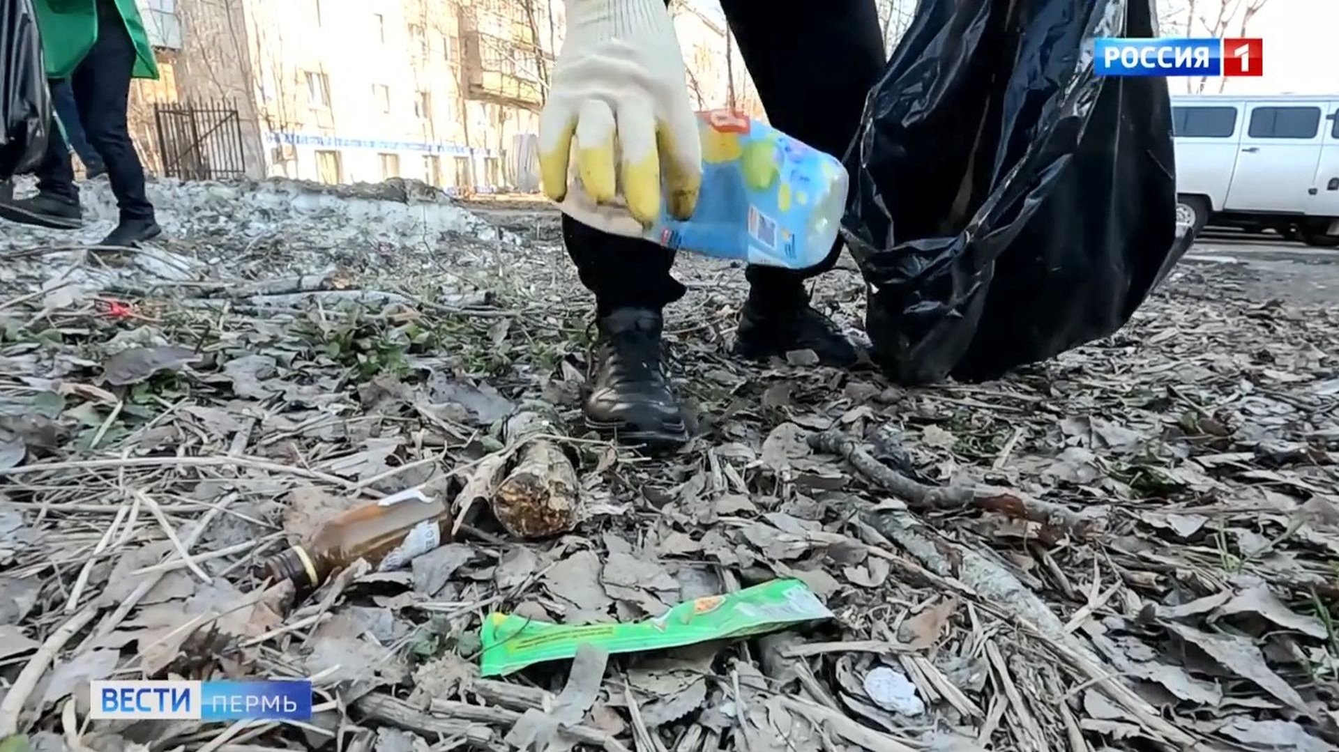 Специалисты пермской мэрии приняли участие в акции "Пермь в порядке"