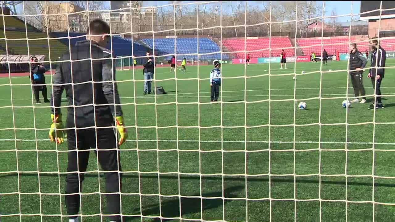 Юный тюменец потренировался с профессиональными футболистами благодаря "Елке желаний"